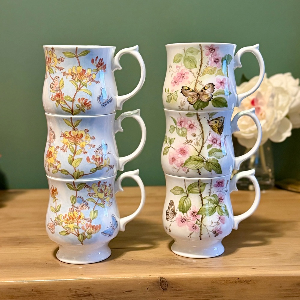 Elizabethan Staffordshire Fine Bone China Stacking Mugs Set of 3 | England 🌺🦋